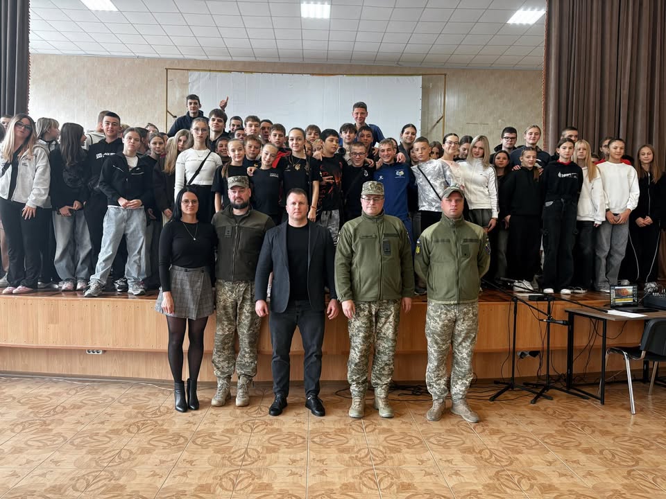 1 жовтня, у нашому закладі відбувся урочистий захід до Дня захисників і захисниць України