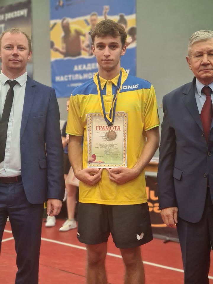 Тенісисти Дніпропетровщини вибороли 17 (!!!) медалей на Чемпіонаті України з тенісу настільного 🏓 серед юніорів 2007 р.н. і молодші.