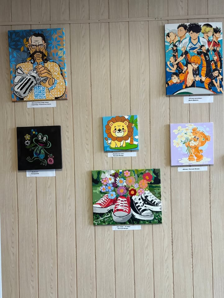 До Дня Збройних Сил України 🇺🇦 у нашому закладі була організована яскрава виставка картин