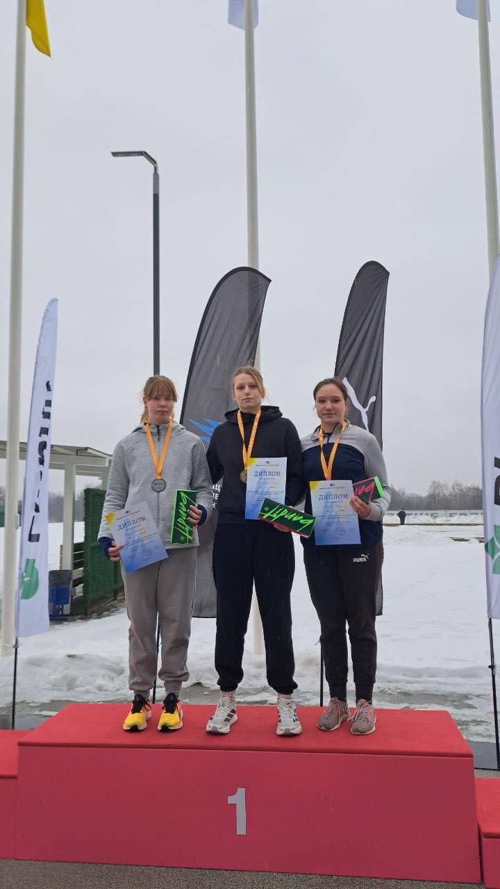 Другий день зимового чемпіонату України з легкоатлетичних метань в м. Києві приніс високі результати з метання диску та молоту, студентам та учням ДФКС