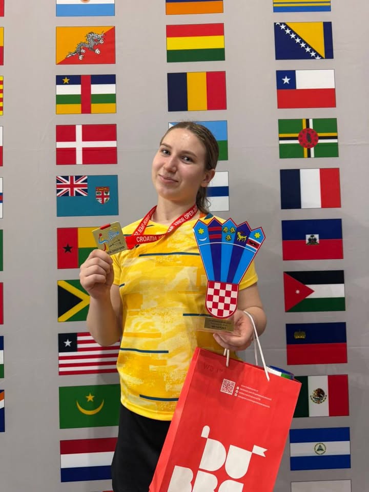 Вітаємо студентку І курсу Ксенію РОЖКОВАН — яка здобула перемогу в парі з Варварою ПОПЕРЕЖАЙ на міжнародному турнірі з бадмінтону
