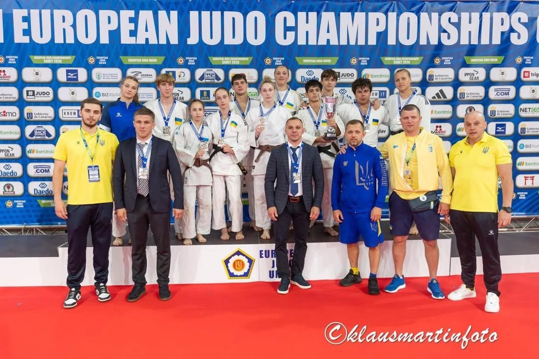 З 29 червня по 2 липня на острові Гран-Канарія ( Іспанія ) відбувся чемпіонат Європи з дзюдо серед кадетів!На цьому чемпіонаті зібралося 425 спортсменів з 43 країн Європи!  
Спочатку спортсмени змагалися в особистому заліку ,а в заключний день пройшов змішаний командний чемпіонат !  
Учень ДФКС Швець Ілля – срібний призер змішаного командного чемпіонату Європи з дзюдо !  
Окрім цього Ілля дуже гідно виступив у особистому заліку чемпіонату Європи :   
перемігши в трьох сутичках представників Польщі,Словаччини та  
Вірменії він поступився спортсменам із Словенії та Єстонії  посівши  в підсумку 7 місце!  
Вітаємо Іллю та бажаємо наступних успіхів !!!